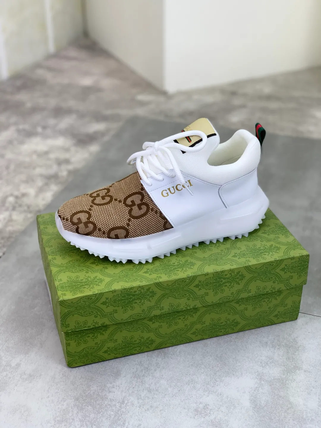 Men's shoes 💰P460💰[New style]🆘 Gucci [GUCCI] classic fashion high-top men's shoes, synchronized with counters, exquisite workmanship, exquisite color matching, the upper is made of original soft double G calfskin Gucci webbing ➕ first-layer pigskin lining ➕ pigskin feet The lasts made according to the original version are quite attractive both on the foot and in the placement. There is no need to explain the good style, the workmanship is superior, quality determines everything, absolutely versatile, code number: 38-44, 2️⃣colors🉑️ to choose from